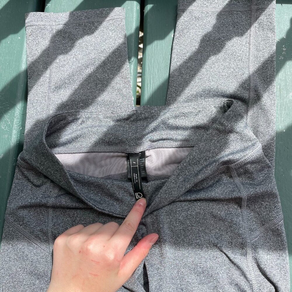 Women’s Gray Capri Leggings – Size Small